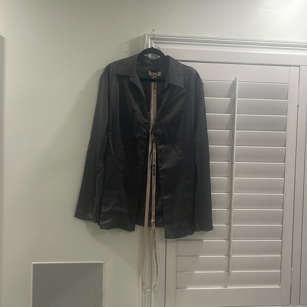 AILSA
SHADOW TIE FRONT TOP